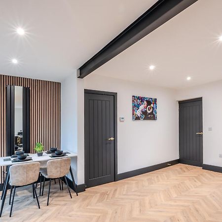 Modern 3Br Home - Private Parking - Tv In Every Bedroom スウォンジー エクステリア 写真