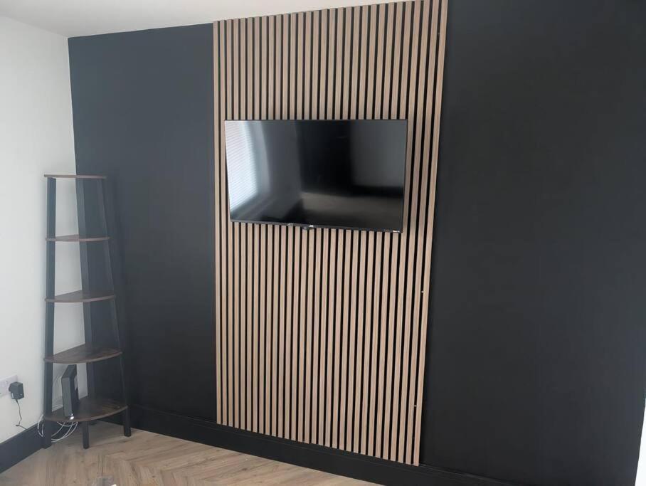 Modern 3Br Home - Private Parking - Tv In Every Bedroom スウォンジー エクステリア 写真