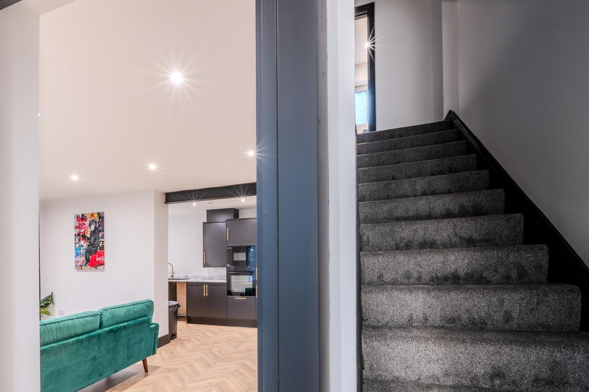 Modern 3Br Home - Private Parking - Tv In Every Bedroom スウォンジー エクステリア 写真