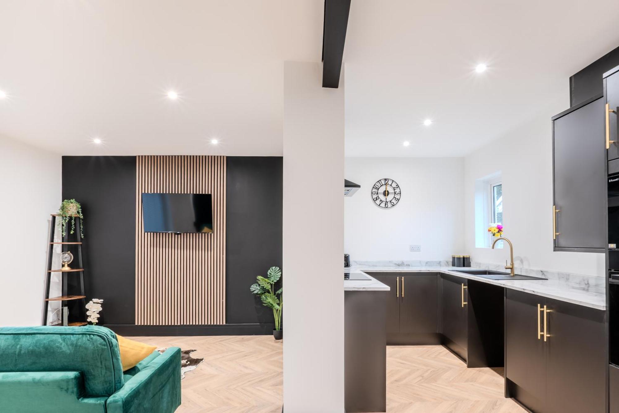 Modern 3Br Home - Private Parking - Tv In Every Bedroom スウォンジー エクステリア 写真
