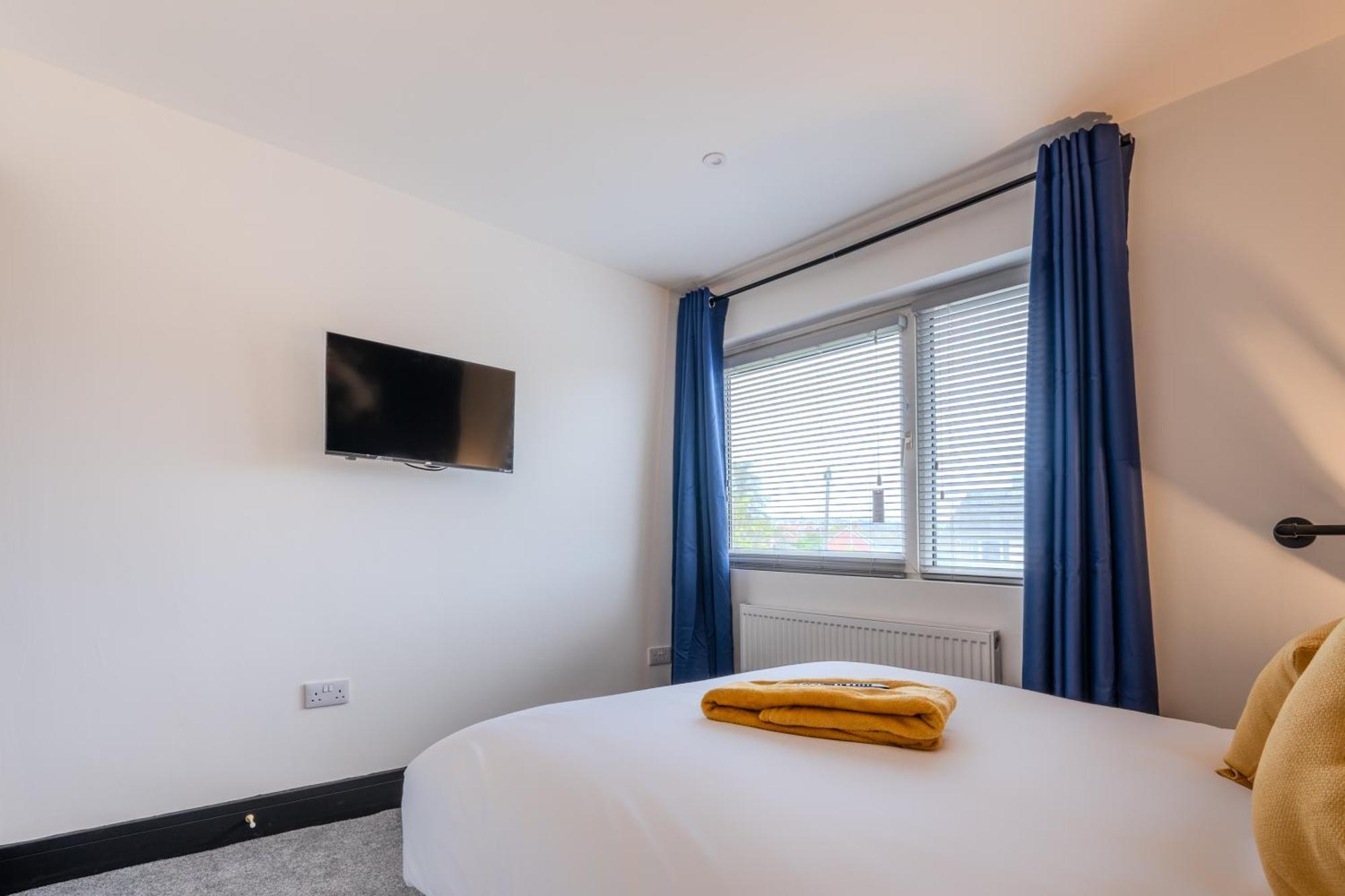 Modern 3Br Home - Private Parking - Tv In Every Bedroom スウォンジー エクステリア 写真