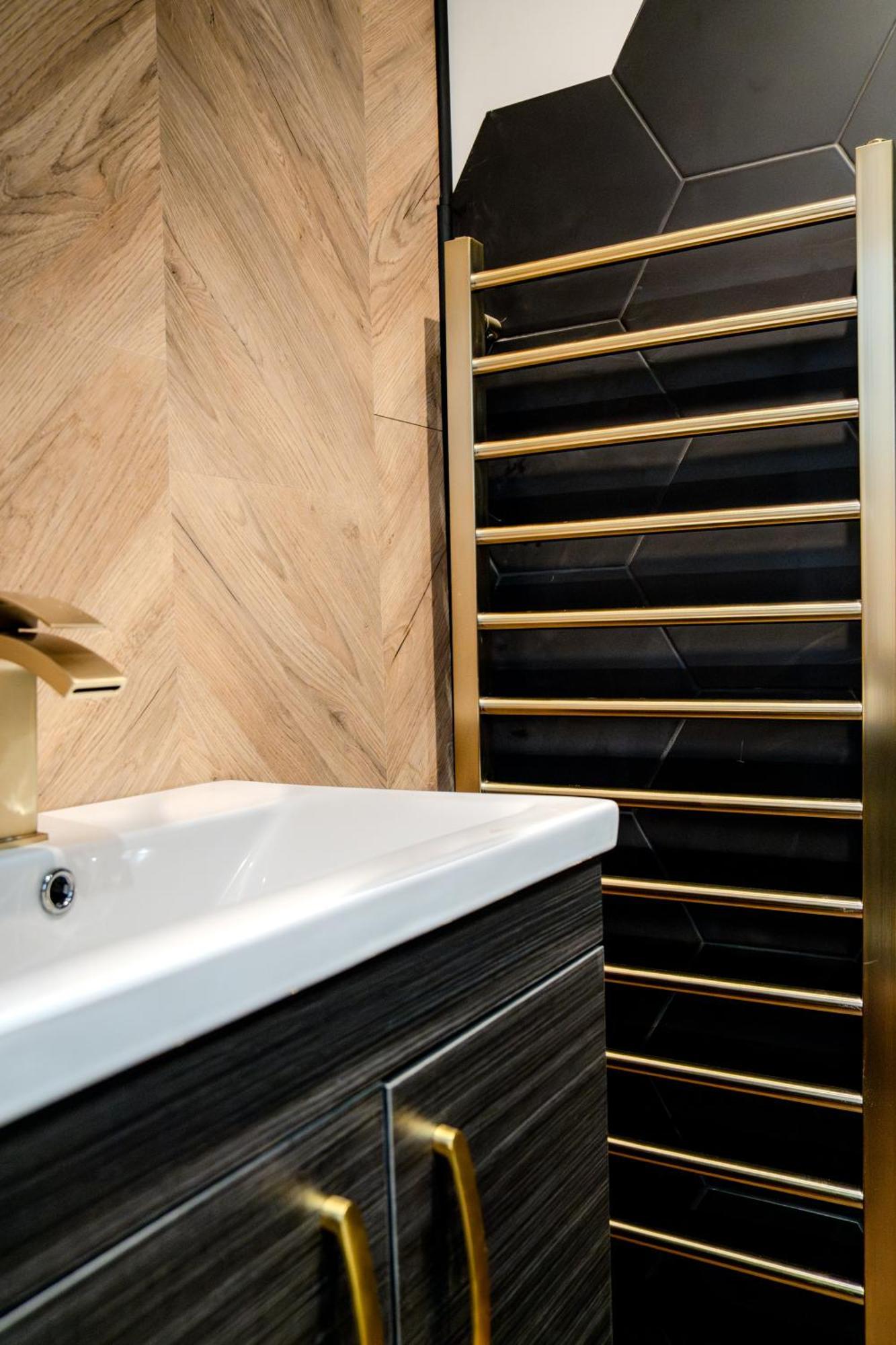 Modern 3Br Home - Private Parking - Tv In Every Bedroom スウォンジー エクステリア 写真