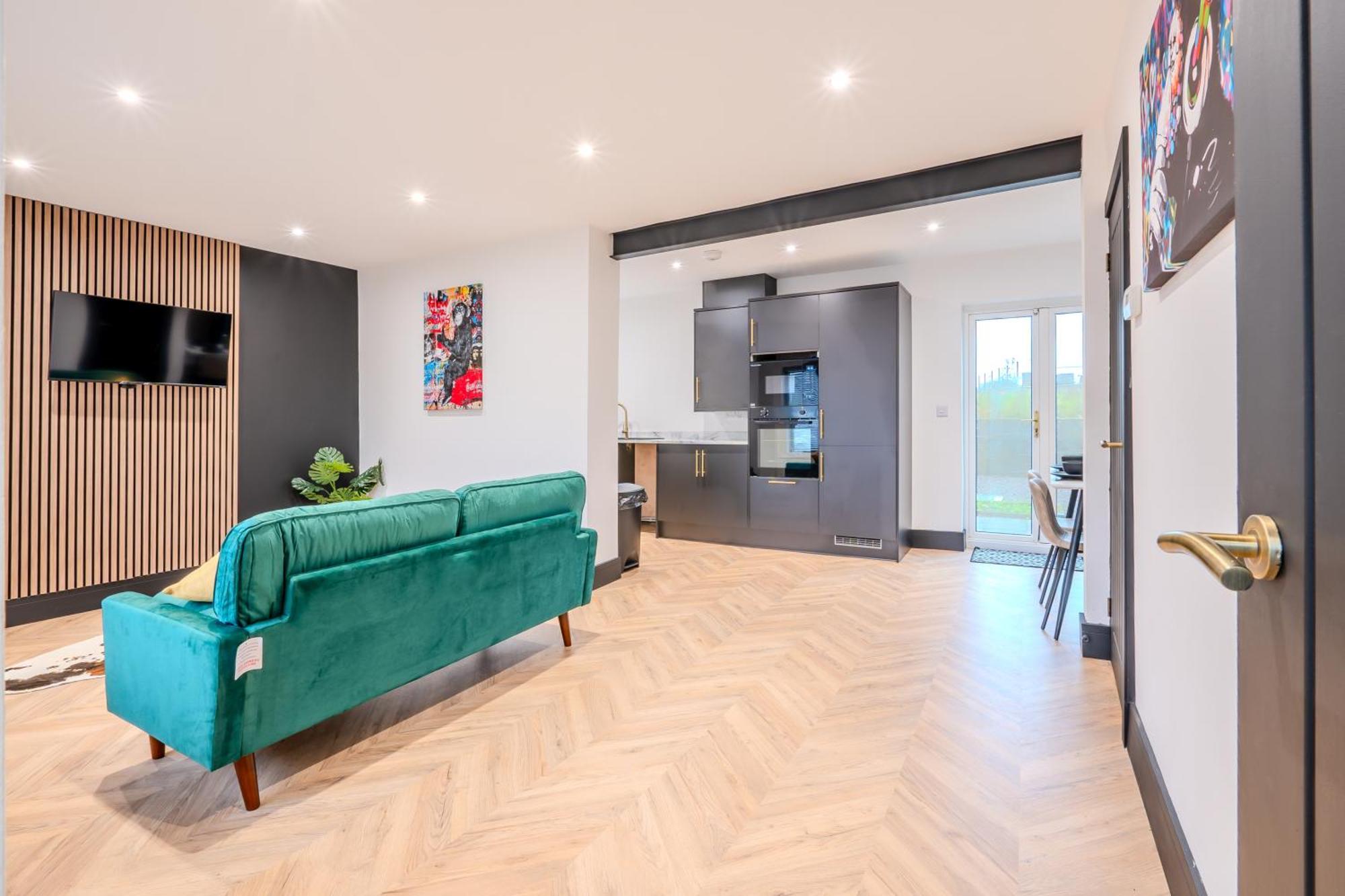 Modern 3Br Home - Private Parking - Tv In Every Bedroom スウォンジー エクステリア 写真